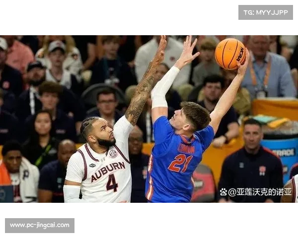 佛罗里达大学长人亚历克斯·康登入选季前全美最佳阵容