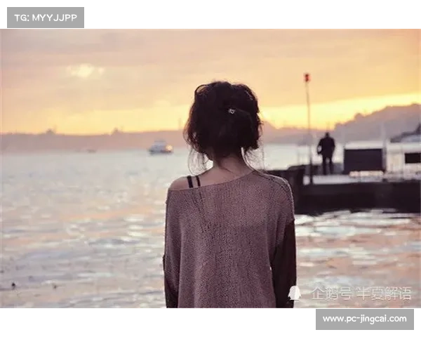 全运会举重观众席:父亲带女儿观看比赛,讲解举重规则 全运会举重观众席:父亲带女儿观看比赛,讲解举重规则